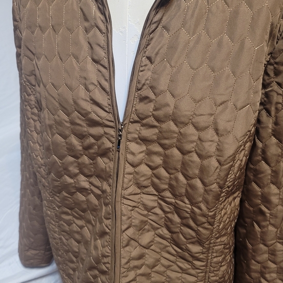 Women's Requirements light coat large zip up quilted brown coat. - Picture 6 of 9